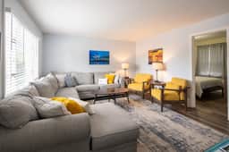 Family Getaway to Lake Erie with Access to Private Beach - Image 2