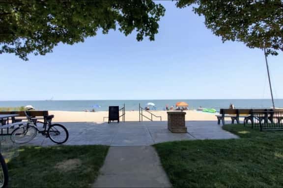 Sandy Neighborhood Private Beach Getaway in Huron - Image 1