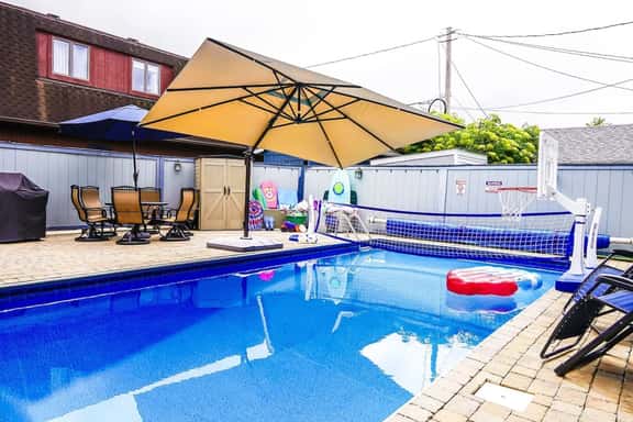 Private heated pool in back & Sandy beach in front - Image 1